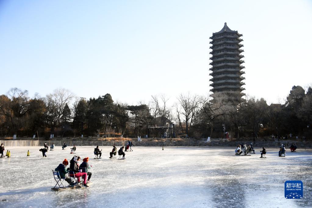 万泰平台注册：北京：冰上运动迎新年